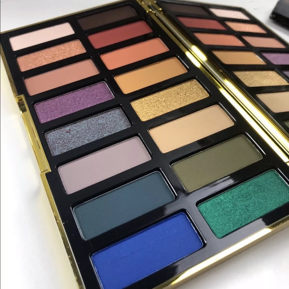KAT VON D 10TH YEAR ANNIVERSARY EYE SHADOW PALETTE